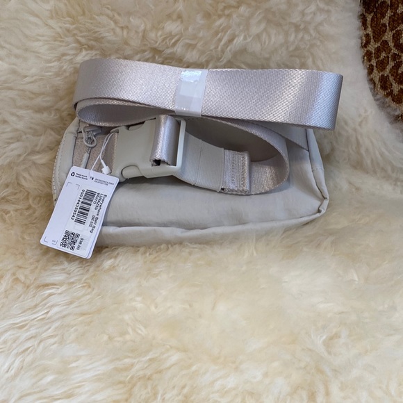 NWT lululemon Last one everywhere belt bag White Opal with Tags - Picture 2 of 6